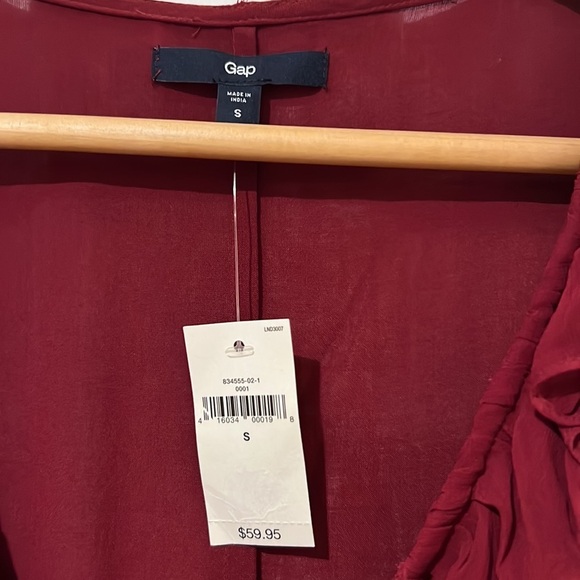 NWT Gap sleeveless top with ruffles - Picture 3 of 7